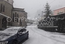 Το χιόνι πύκνωσε στη Δυτική Ευρυτανία- Στο Ραπτόπουλο τώρα