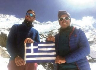 Στην 3η ψηλότερη κορυφή του κόσμου ο Ευρυτάνας Φώτης Θεοχάρης