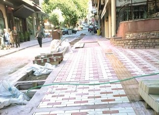 Γελάνε (κυριολεκτικά) και οι πέτρες. Ο Βαγγέλης Καρφής καταγγέλλει το Δήμο Καρπενησίου ως υπεύθυνο