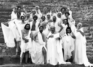 Οι “Εκκλησιάζουσες” το καλοκαίρι στο Καρπενήσι