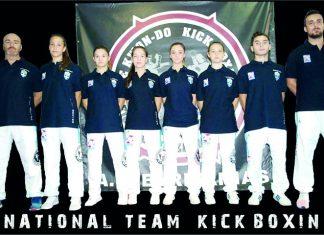 Προπονητές στην Εθνική Kick boxing Νίκος και Σταύρος Ζαρμακούπης.