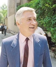 Σαν σήμερα χάθηκε ο μαχητής της εθνικής συμφιλίωσης. 29 χρόνια από τη δολοφονία του Παύλου Μπακογιάννη .