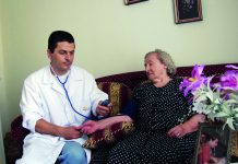 3.000 νέες προσλήψεις για το πρόγραμμα ‘’ Βοήθεια στο σπίτι’’