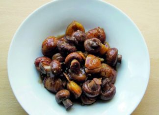 Μανιτάρια στιφάδο με κάστανα