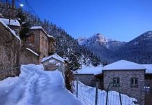 Άναμμα χριστουγεννιάτικου δέντρου στο Μεγάλο χωριό