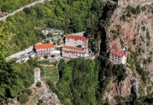 Άναμμα Χριστουγεννιάτικου δέντρου στον Προυσό