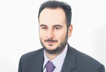 Κάτω από τη μύτη
