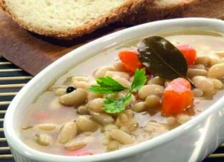 Άσπρη φασολάδα με ρίγανη Από το έντυπο ‘Παραδοσιακά προϊόντα’ του Δήμου Καρπενησίου