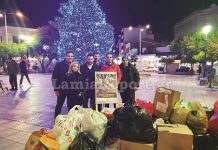 O Φάνης Σπανός βρέθηκε κοντά στους «άστεγους» της Λαμίας