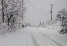 Χιόνια σκέπασαν από χθες το βράδυ την Ευρυτανία. Μόνο με αλυσίδες η κυκλοφορία των οχημάτων