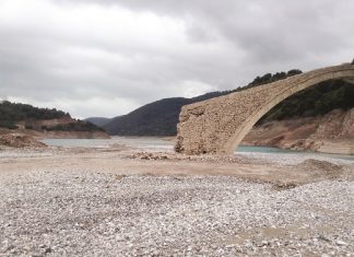 ΠΑΡΕΜΒΑΣΗ ΔΗΜΑΡΧΟΥ ΑΓΡΑΦΩΝ ΓΙΑ ΤΗ ΓΕΦΥΡΑ ΜΑΝΩΛΗ