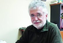 ‘Άναψαν τα αίματα’ για τον καθηγητή που απουσιάζει χρόνια από τη Γρανίτσα