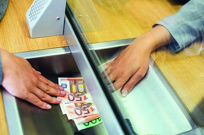 αλλαζει ωραριο τραπεζων