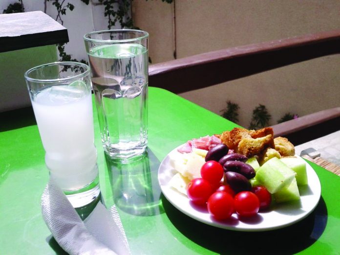 ΕΝΤΟΣ ΕΚΤΟΣ- ΘΕΣΠΡΩΤΙΑ