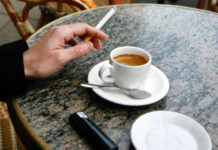 Το πρώτο πρόστιμο σε καπνιστή πελάτη και ιδιοκτήτη καφέ στη Λαμία