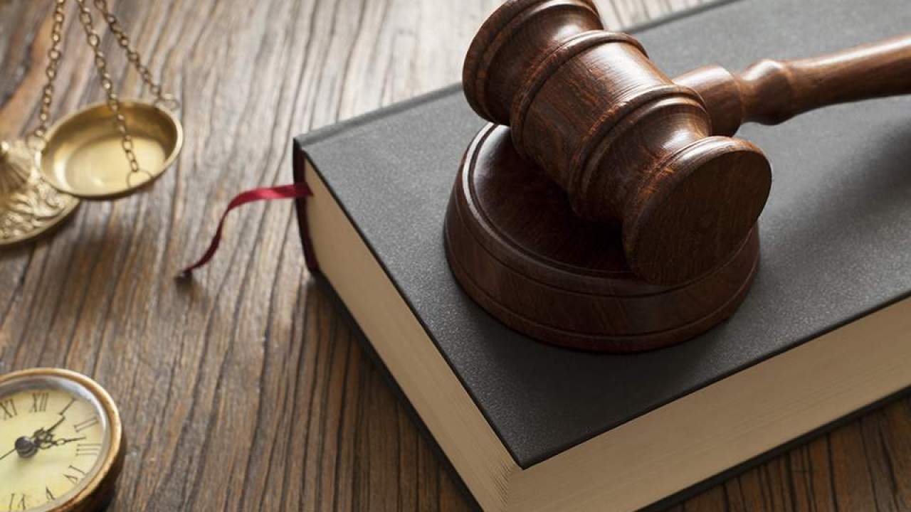 Μέχρι και 2 χρόνια φυλακή για όποιον βρίζει τα Θεία