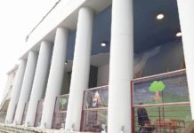 Κάτω από τη μύτη