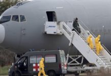 Κορωνοϊός: Η στιγμή που οι δύο Έλληνες από την Ουχάν φτάνουν στην Ελλάδα και μεταφέρονται στο «Σωτηρία» (βίντεο)