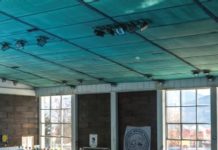 Μία εταιρεία για τη συντήρηση στο κολυμβητήριο και την εγκατάσταση αποπάγωσης πεζοδρομίων