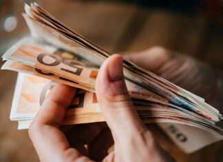 Έρχεται διπλός «Τειρεσίας» για χρέη σε Εφορία, ΕΦΚΑ, Δήμους, ΔΕΚΟ και Τράπεζες