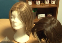 O σύλλογος «Αγώνας Ζωής» δημιουργεί περούκες για τις γυναίκες που πάσχουν από καρκίνο