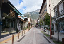 Στο «βαθύ κόκκινο» με ανοιχτά τα καταστήματα η Ευρυτανία