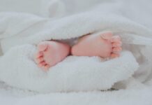 Ασπρόπυργος: Νεογέννητο κοριτσάκι εντοπίστηκε εγκαταλελειμμένο σε οικόπεδο