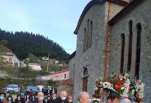 Η περιφορά του επιταφίου στο Ραπτόπουλο Ευρυτανίας(φωτογραφίες)