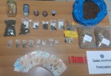 Συνελήφθη ημεδαπός στην ευρύτερη περιοχή του Καρπενησίου, για παραβάσεις νομοθεσίας περί ναρκωτικών, του τελωνειακού κώδικα, καθώς και περί κροτίδων, βεγγαλικών και λοιπών πυροτεχνικών ειδών