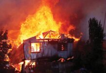 ΚΟΛΑΣΗ ΑΠΟ ΤΗΝ ΦΩΤΙΑ ΠΟΥ ΚΑΤΕΣΤΡΕΨΕ 4 ΣΠΙΤΙΑ ΣΤΗ ΣΤΑΜΝΑ