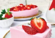 Γιαουρτένιο γλυκό ψυγείου με φράουλες