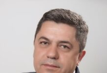 Κάτω από τη μύτη