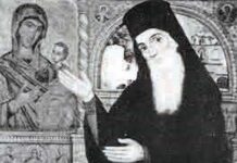 Ο Κύριλλος Καστανοφύλλης δίνει το όνομά του στην πλατεία της Τ.Κ. Καστανιάς και σε οδό της πόλης του Καρπενησίου