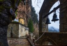 Παναγία Στάνας: Το εντυπωσιακό μοναστήρι που βρίσκεται κρυμμένο σε έναν απότομο βράχο