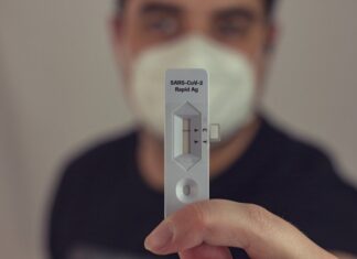 Νέα απόφαση διευρύνει τη λίστα με όσους υποχρεώνονται σε δυο rapid test την εβδομάδα (ΦΕΚ)