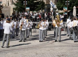 Με λαμπρότητα γιορτάστηκε ο πολιούχος του Καρπενησίου Άγιος Νικόλαος ο Καρπενησιώτης