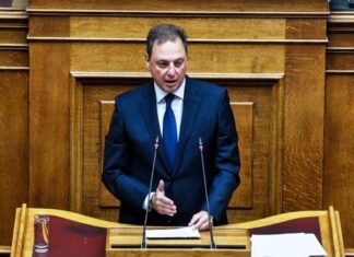 Κάτω από τη μύτη