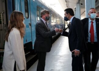 Έφτασε το «Connecting Europe Express»-Διασχίζει 26 ευρωπαϊκές χώρες