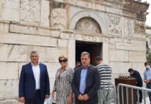 Απότιση φόρου τιμής στο Μίκη Θεοδωράκη