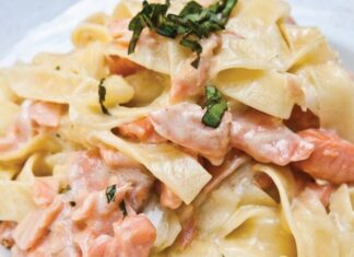 Ζυμαρικά με πέστροφα, ούζο και κρέμα γάλακτος