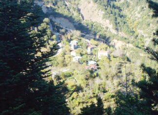 Ολοκληρώθηκε μετά από 3 χρόνια το προαύλιο του δημοτικού σχολείου Αλεστίων