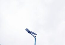 Τοποθετήθηκαν πιλοτικά οι πρώτες ηλιακές κολόνες φωτισμού