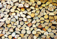 Διανομή καυσόξυλων και πετρελαίου θέρμανσης σε οικογένειες από τον Δήμο Καρπενησίου