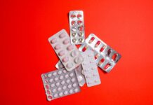 Ξεκινάει να χορηγείται το πρώτο χάπι κατά του κορονοϊού