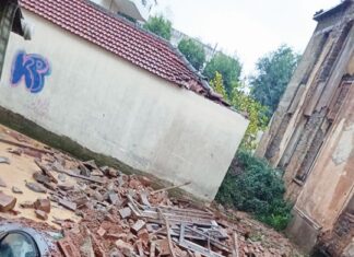 Κατέρρευσε τμήμα των Καπναποθηκών Ηλιού στο Αγρίνιο-καταστράφηκε όχημα, οργή κατοίκων