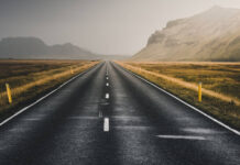 Το 1830 δημιουργούνται οι πρώτοι ατμοκίνητοι σιδηρόδρομοι και τα ατμοκίνητα πλοία, για να εξυπηρετήσουν σκοπούς μετακίνησης του εργατικού δυναμικού