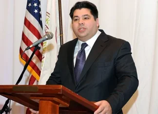 Ναυπακτία: Ποιος είναι ο νέος πρέσβης των ΗΠΑ στην Ελλάδα – Ο γιος των μεταναστών με το «αμερικάνικο όνειρο»