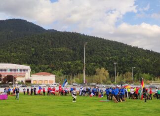 Κάτω από τη μύτη