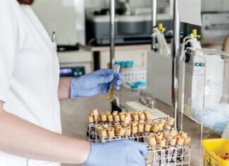 Απεργούν τα διαγνωστικά κέντρα και οι μικροβιολόγοι του Καρπενησίου