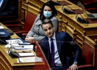 Πανελλαδικές 2022: Όλεθρος Κεραμέως – Με ΦΕΚ «τσεκούρωσε» 10.000 εισακτέους για φέτος